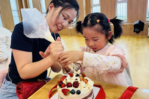 海州灣中心幼兒園開展母親節主題活動.jpg