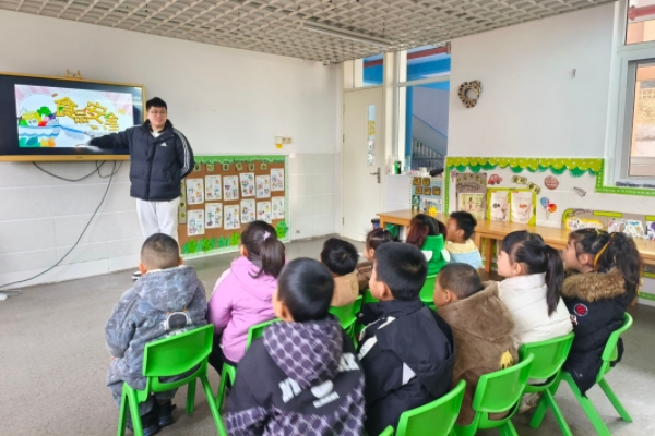 連云中心幼兒園開展“關注食品安全，守護兒童成長”食品安全主題教育活動2 (2).jpg