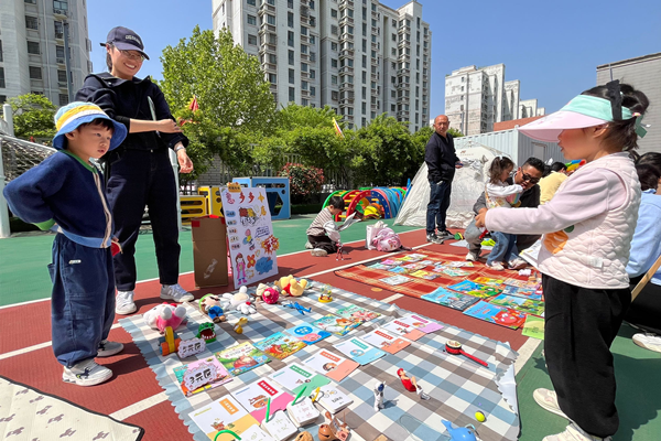 海州灣中心幼兒園開展“書香潤童心”圖書跳蚤市場活動.png