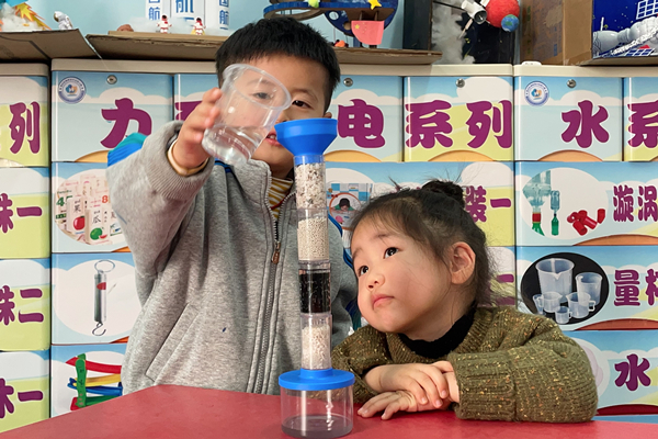 連云區海州灣中心幼兒園開展“我們的能源，我們的星球”世界地球日主題活動.jpg