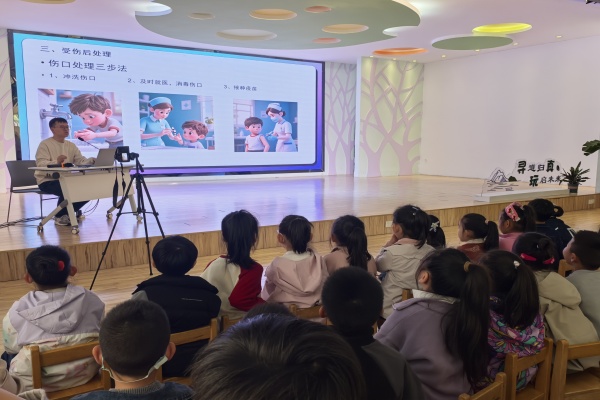連云區幼教中心開展“全國兒童預防接種日”主題活動.jpg